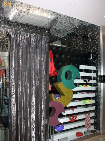 لباس زیر آوا